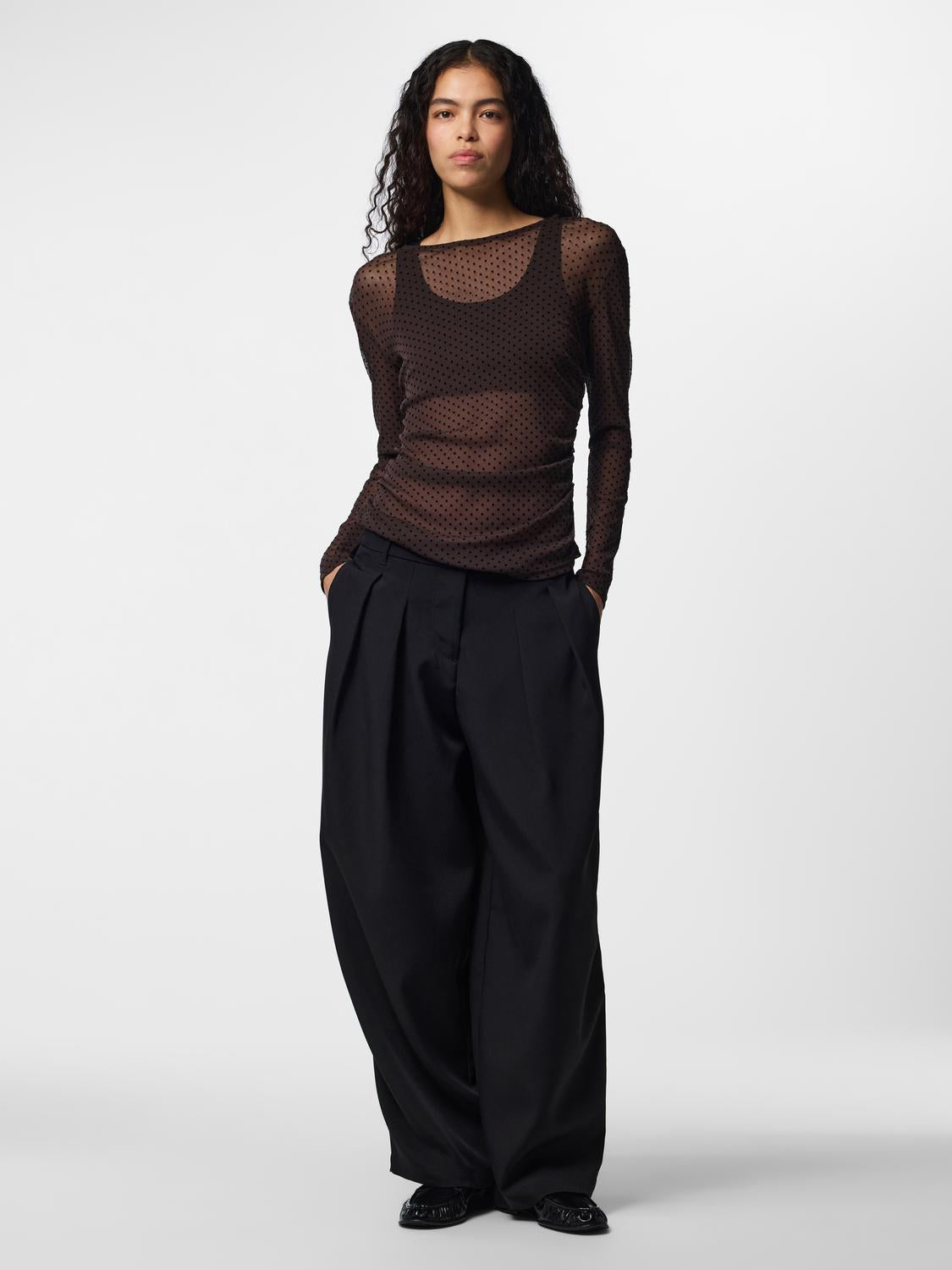 model_shot-front_full